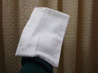 手の平にフィットするタオルの大きさに作ります