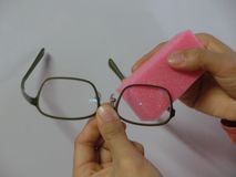 眼鏡レンズがクッキリ透き通る便利な窓ガラスコート