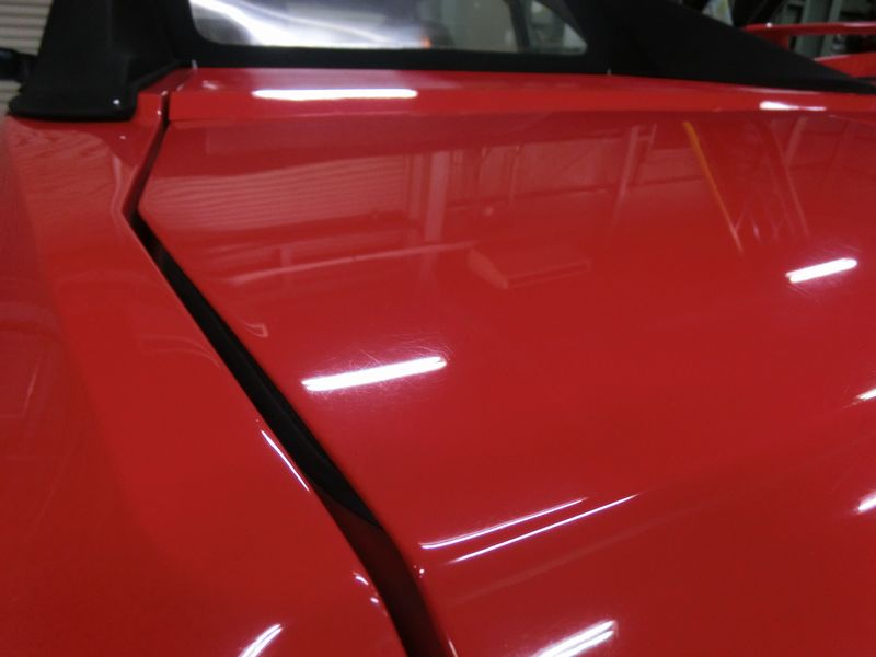 フェラーリ・モンデアル赤色塗装を美観にするワックス