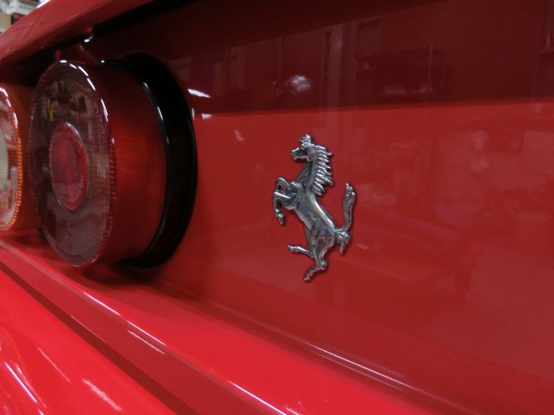 フェラーリ・モンデアル赤色塗装美観お手入れワックス