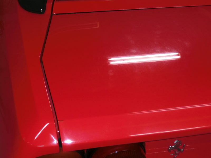 フェラーリ・モンデアル赤色塗装が蘇える特殊ワックス