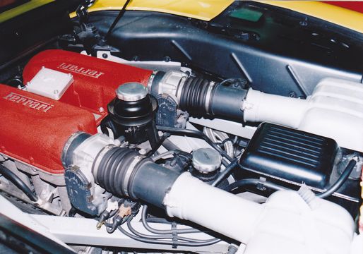 フェラーリF３６０エンジンルーム美観維持のコツと方法
