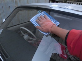簡単なタオル拭きで綺麗になる車の窓ガラス仕上げ