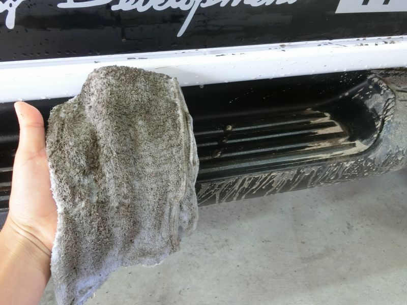 泥砂が付いた車の傷の入らない手洗い水洗い方法