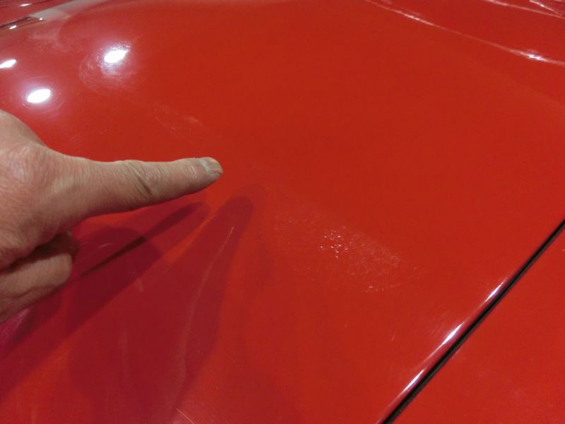 赤い車の色艶を復元するお手入れ方法とコツ
