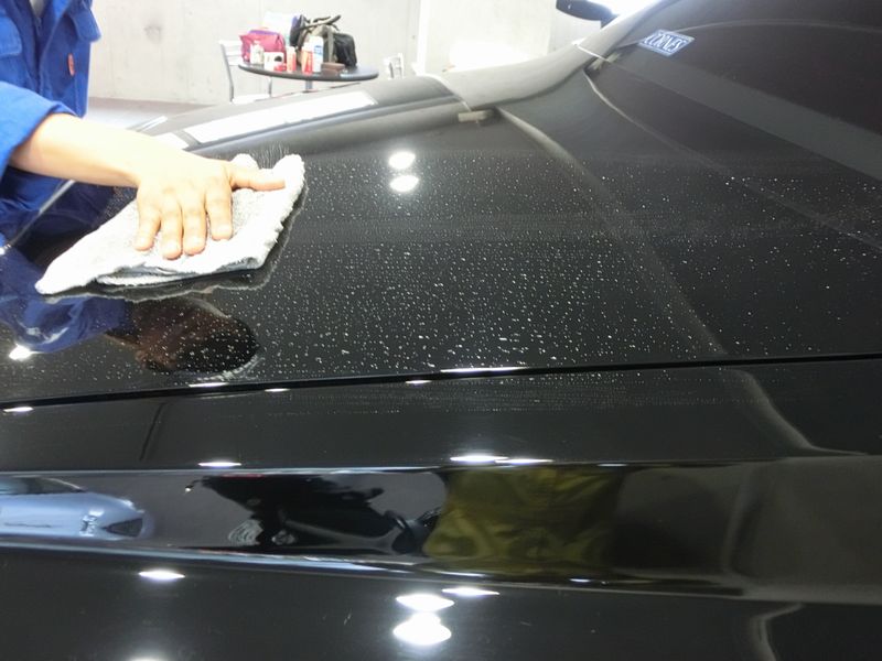 ロールスのトランクで見る手洗い洗車の仕上げ方