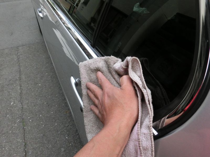 段差が多い車の側面仕上げのタオル拭き参考資料