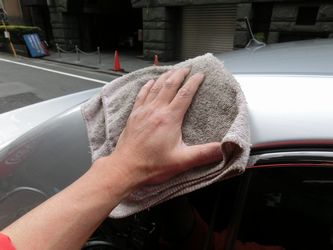車のトップフレーム仕上げで見るタオル拭きのコツ