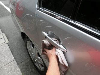 車のドア仕上げで見るタオル拭きのコツと方法