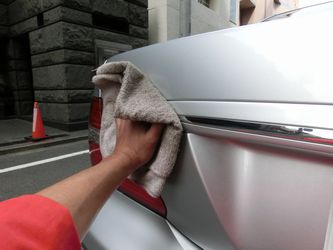 車のボディ仕上げで見るタオル拭きのコツと方法