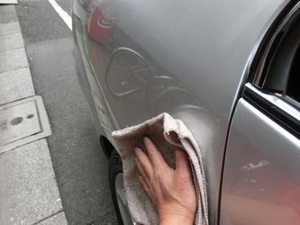 車の側面タオル拭きで見る仕上げのコツと方法