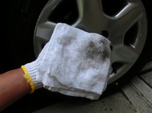 車のホイールを美観維持する便利な磨き方の方法