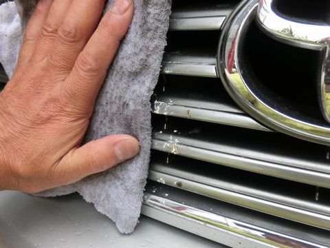 乾いた虫殻落としが簡単に出来る洗車方法
