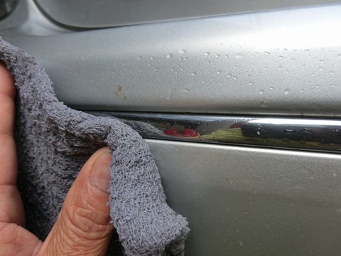 車の虫殻落としに役立つ洗車方法のアドバイス