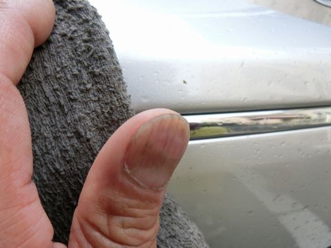 車から虫殻を簡単に取り除く便利な洗車方法