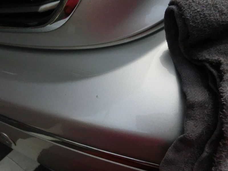 車のフロントグリル周りをきれいに水洗いする参考資料