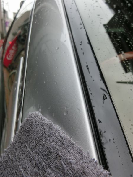 水滴の跡が塗装面に残らない洗車方法学べます