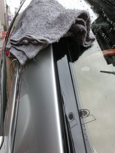 水滴がボディ表面に残らない車の洗車方法学べます