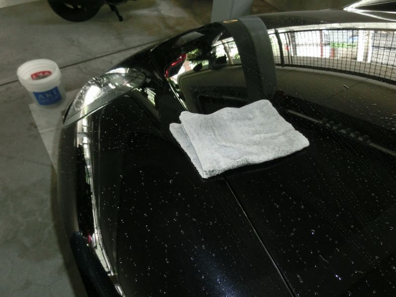 黒色塗装のポルシェで見るバケツ１杯の便利洗車術