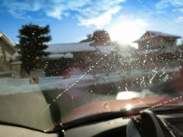 積雪地の車に便利な窓ガラス氷結除去の対処法