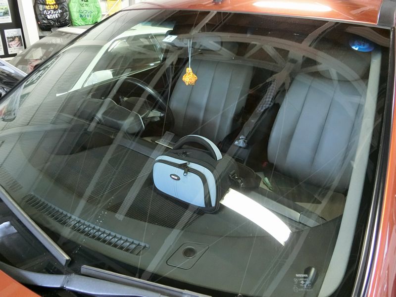 汚れても見易い保護膜を車の窓ガラスに作る方法