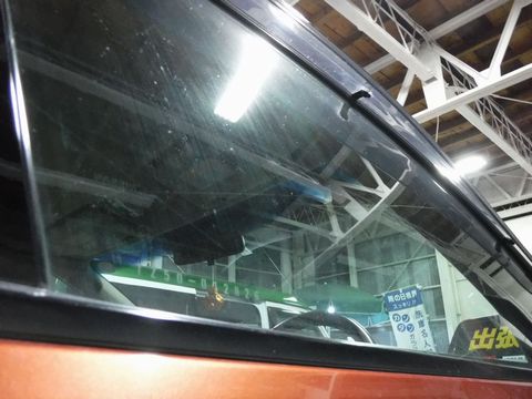 車のガラスが大雨でも見易い窓ガラスコートの被膜