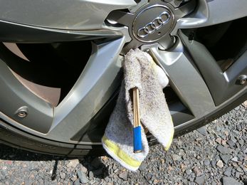 水洗い無しにタオル拭きで出来る車のホイール・ケア