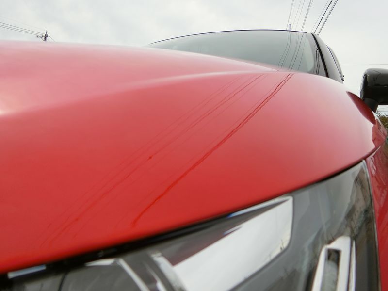 赤い車の塗装を綺麗に保つお手入れ方法とコツ