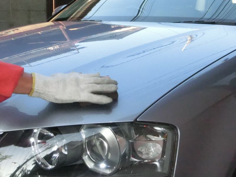 保護膜補充のライト仕上げは簡単な車のアフターケア