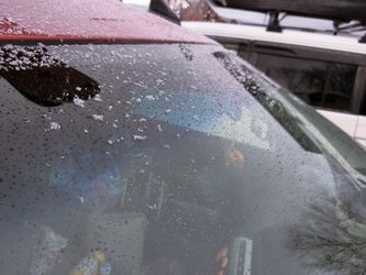 車のボディに凍りついた氷雪を簡単に解凍する方法