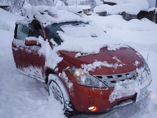 車のフロントガラスにどれだけ雪が積もっても簡単解凍