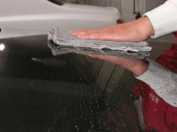 タオル二枚だけを使った真水での手洗い洗車方法