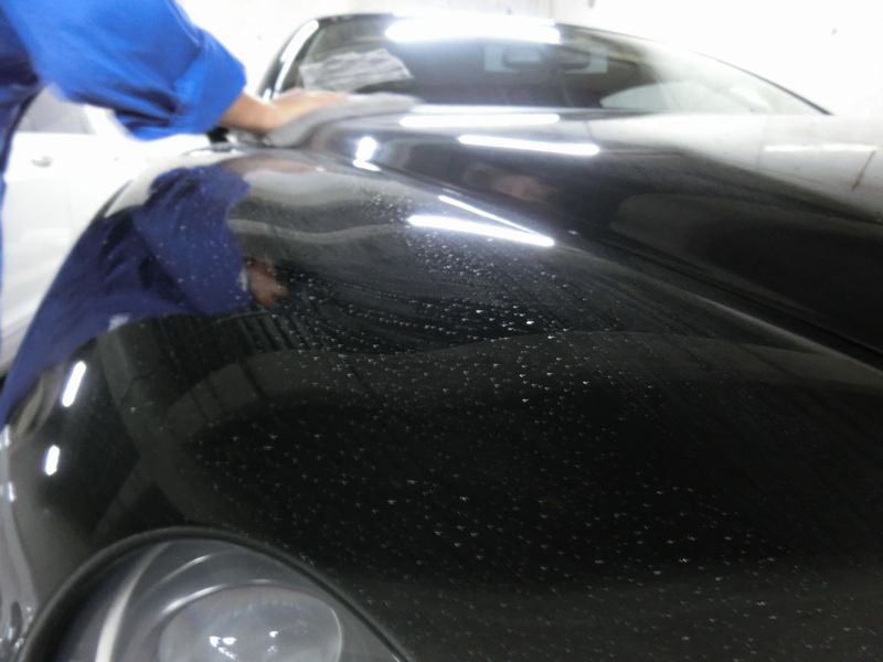 誰もが愉快に楽しめる黒い車の手洗い洗車のコツ