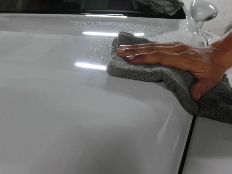 白色ベントレーの手洗い洗車方法とコツ